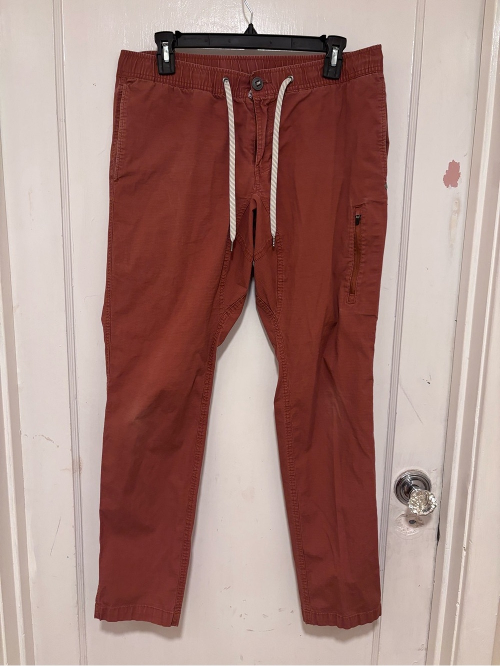 Vuori Men's Rust Cargo Jogger Pants